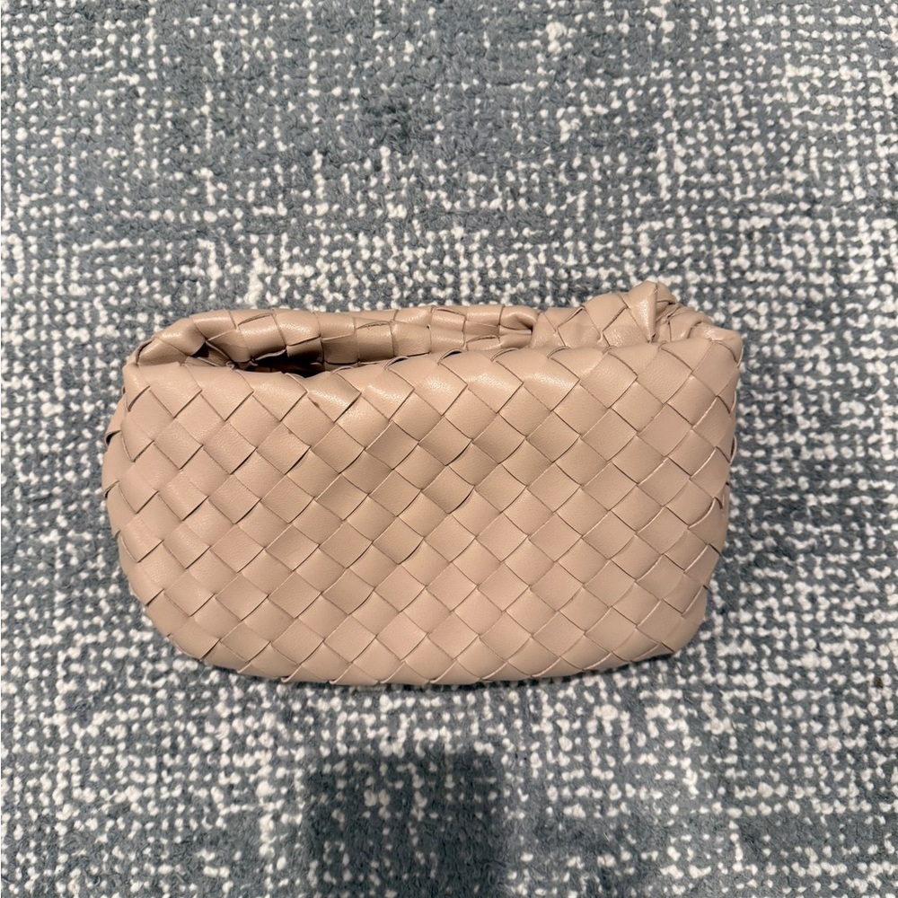Elegant Tan Woven Women's Bag